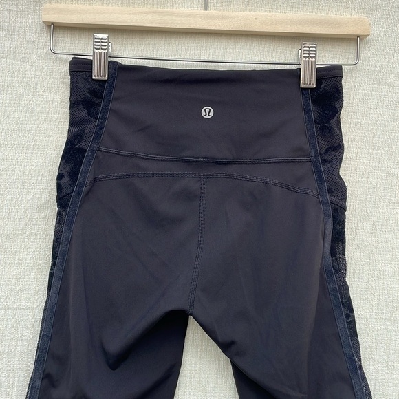 Lululemon Wunder Under Crop High-Rise Flocked 21" Black/Scatter Floral Size 2 - Picture 10 of 13